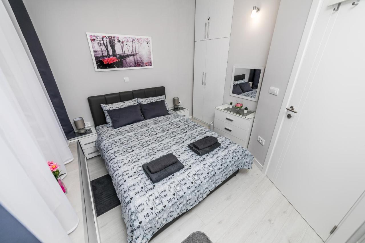 Gray Luxe Apartment *