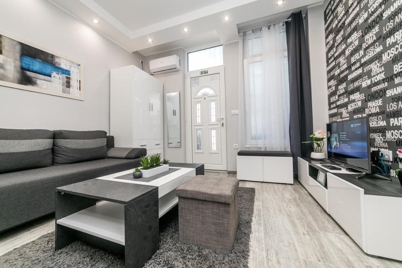 Gray Luxe Apartment *